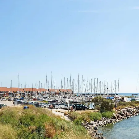 6 Person On A In Borre