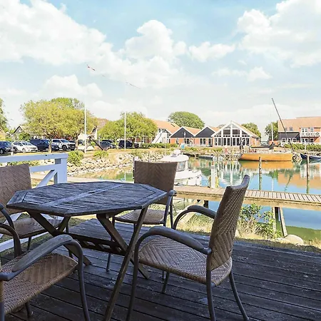 6 Person On A In * Borre